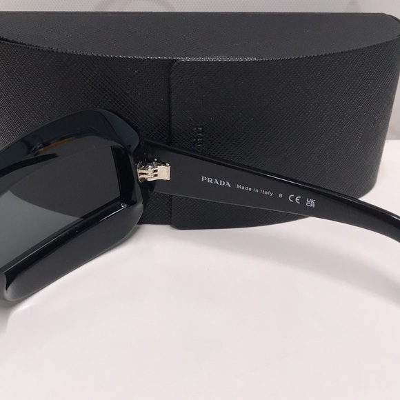Stylish Black Sunglasses SPR30Y 1AB-5s0 main image 6